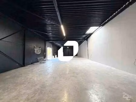 location local d'activités 350 m²