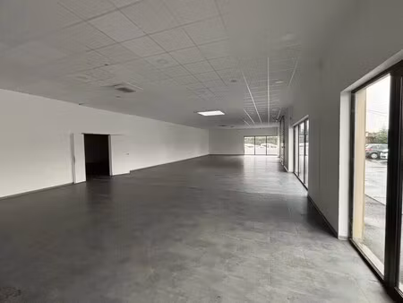 location local d'activités 162 m²