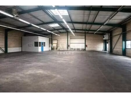 location local d'activités 763 m² à 1 063 m²