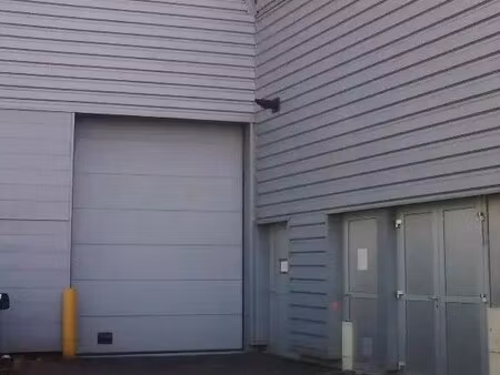 location local d'activités 305 m²