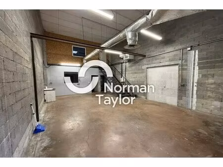 location local d'activités 152 m²