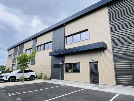 location local d'activités 240 m²