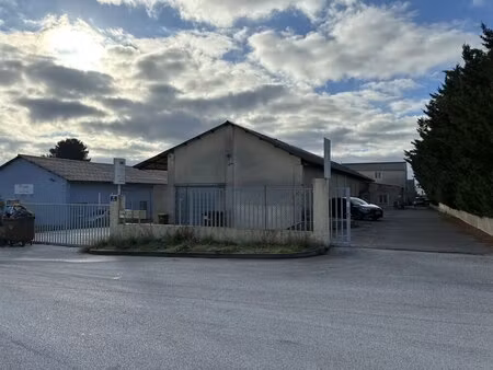 location local d'activités 800 m²