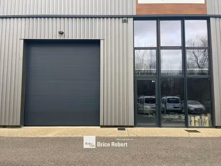 location local d'activités 167 m²