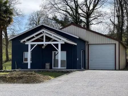 location local d'activités 197 m²