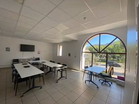 location local d'activités 140 m²