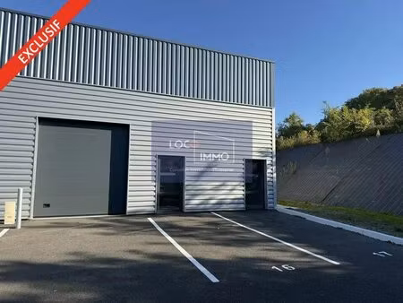 location entrepôt 129 m²