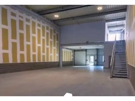 location entrepôt 282 m²