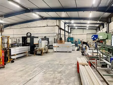 location entrepôt 400 m²