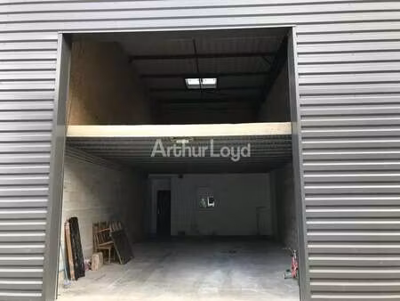 location entrepôt 154 m²