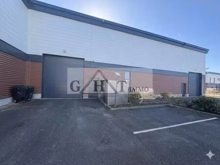 location entrepôt 247 m²