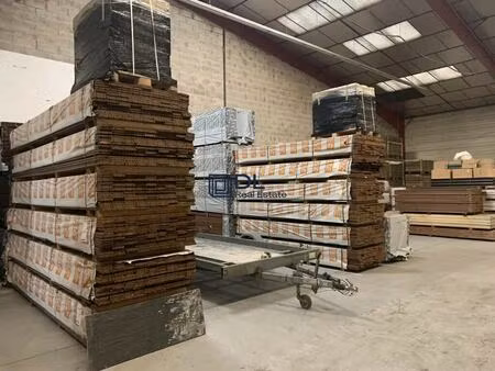 location entrepôt 400 m²