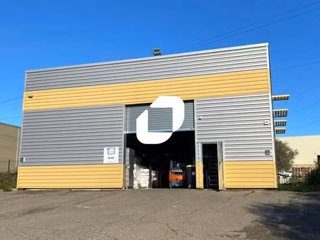 location local d'activités 615 m²