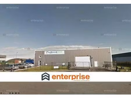 location local d'activités 747 m²