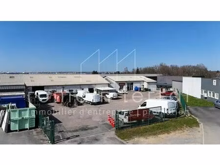 location local d'activités 579 m²