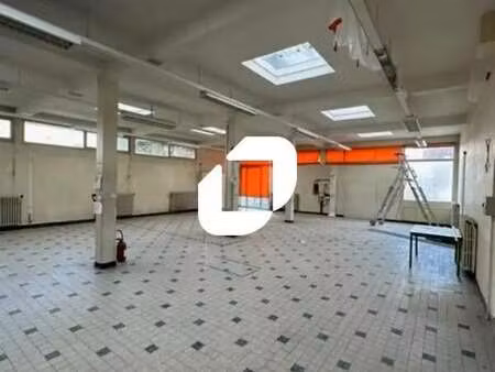 location local d'activités 322 m²