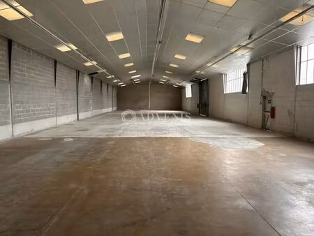 location local d'activités 853 m²