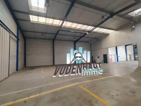 location local d'activités 779 m²