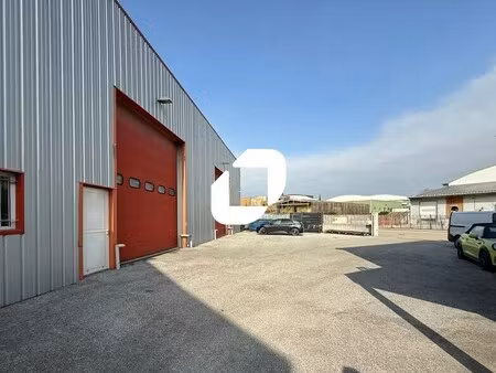 location local d'activités 665 m²