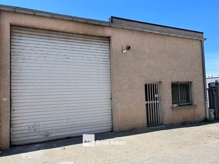 location local d'activités 310 m²