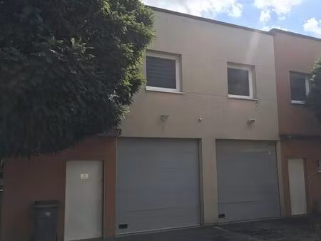 location local d'activités 118 m²