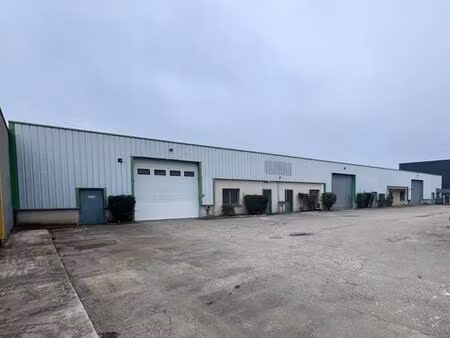 location local d’activités pusignan 69330 1305m²