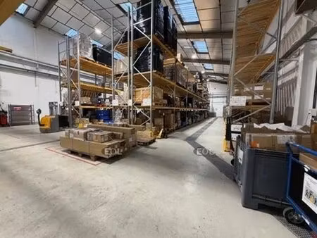 location local d'activités 1 232 m²