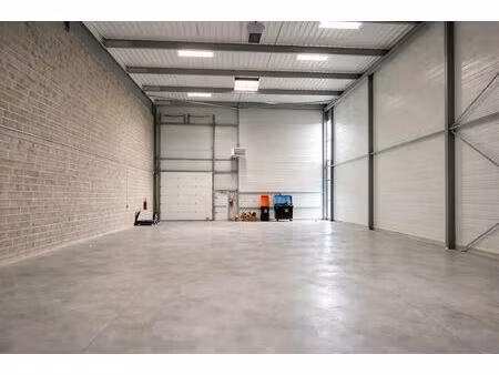 location local d'activités 491 m²