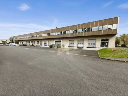 location local d'activités 1 351 m²