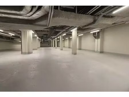 location entrepôt 150 m²