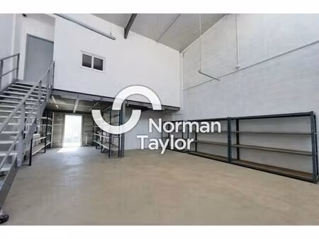 location local d'activités 250 m²