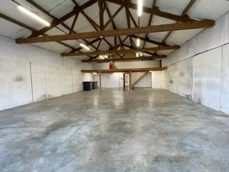 location local d'activités 343 m²