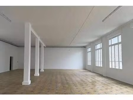 location local d'activités 150 m²