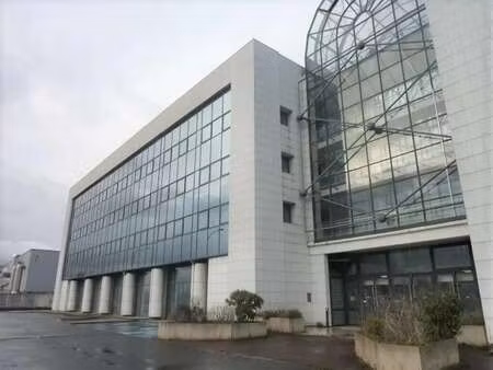 location local d'activités 8 440 m²