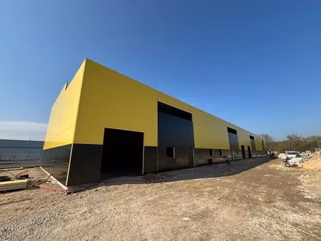 location local d'activités 381 m² à 1 540 m²