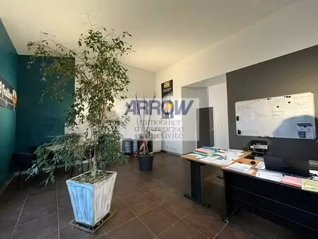 location local d'activités 150 m²