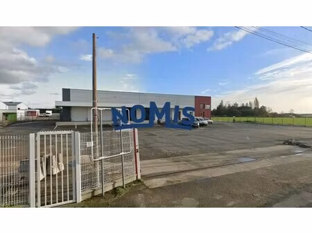 location local d'activités 820 m²