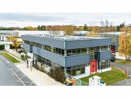 location local d’activités tigery 91250 782m²