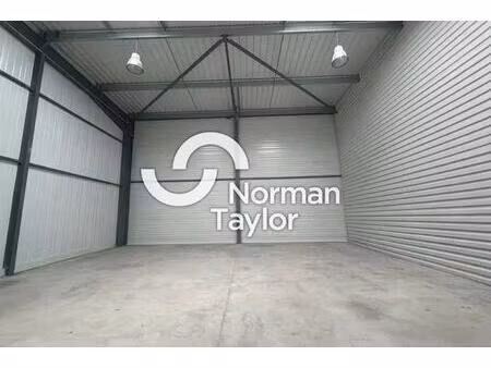 location local d'activités 296 m²