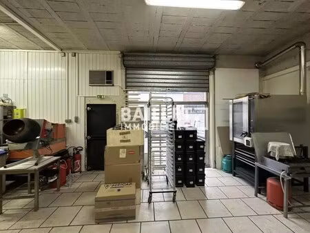 location entrepôt 140 m²