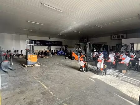 location local d'activités 450 m²