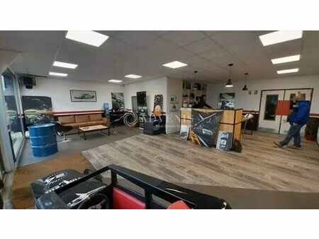 location local d'activités 403 m²