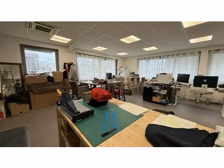 location local d'activités 70 m²