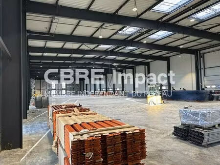 location local d'activités 215 m²