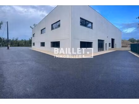 location commerce montauroux 83440 1000m²