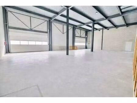 location entrepôt 176 m²