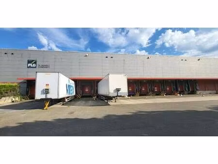 location entrepôt 6 081 m²