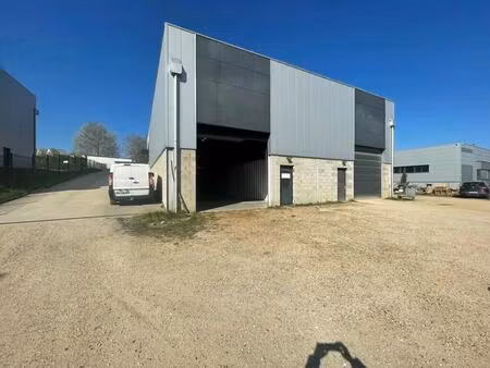 location local d'activités 181 m²