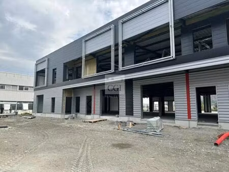 location local d'activités 2 400 m²