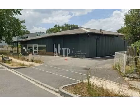 location local d'activités 662 m²